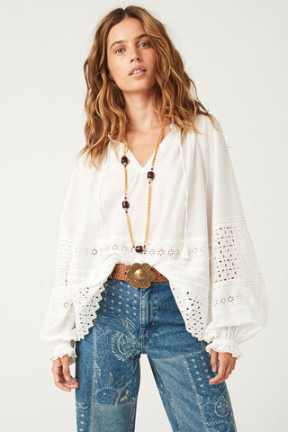 Spell-LoveInTheAfternoon-Blouse-Daisy-1038_8c52f77d-899e-46ec-80bc-5f72c7d67548.jpg