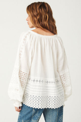 Spell-LoveInTheAfternoon-Blouse-Daisy-1045_702c02c7-6e41-4770-95a1-25602a89537e.jpg