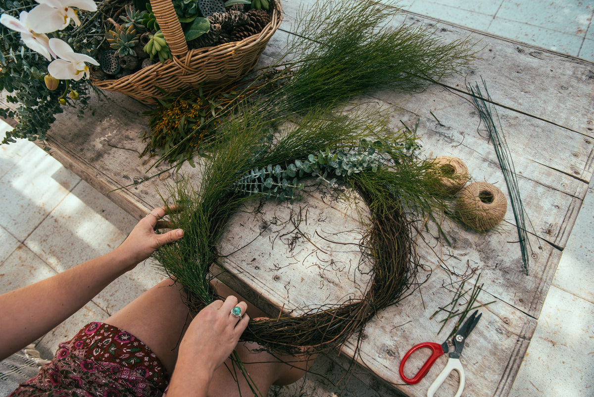 DIY: BOTANICAL CHRISTMAS WREATH