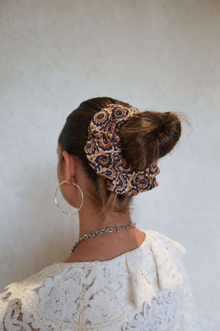 sannah-jumbo-scrunchie