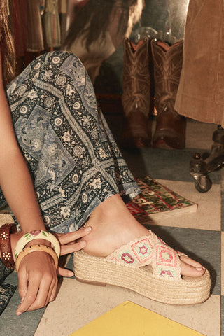 spell-sunchaser-crochetespadrille-cosmicdaisy-0563-jpg