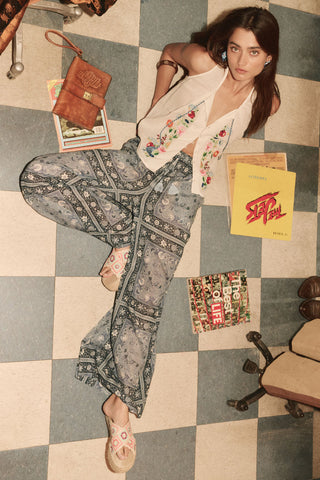 spell-sunshinebandit-widelegpant-chambray-0495_e918de65-6764-4bf0-8e23-676856906269-jpg