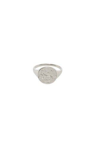 front-image-of-spell-s-leo-stargazer-zodiac-ring-the-hand-crafted-ring-comes-in-0-925-sterling-silver-and-features-an-embossed-artwork-of-the-zodiac-sign